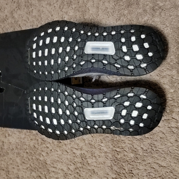 Adidas Ultraboost with holographic Sole Sz Y6/W7.5 - Picture 4 of 5